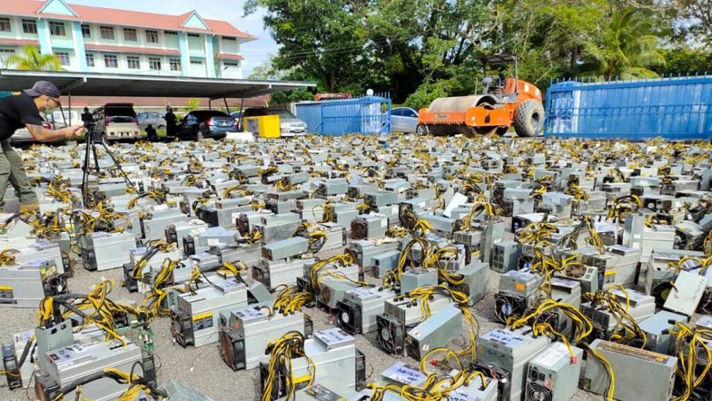 Tindakan-PDRM-Lupus-Mesin-Bitcoin-Dengan-Jentera-Penggelek-Curi-Perhatian-Dunia-2-1024×577