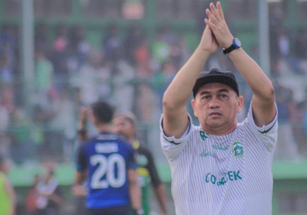 Raja Isa saat menjadi pelatih Persikabo Bogor. (Instagram/@officialrajaisa).