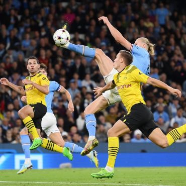 Gol flying kick Haaland