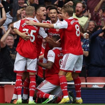 arsenal kekal di puncak
