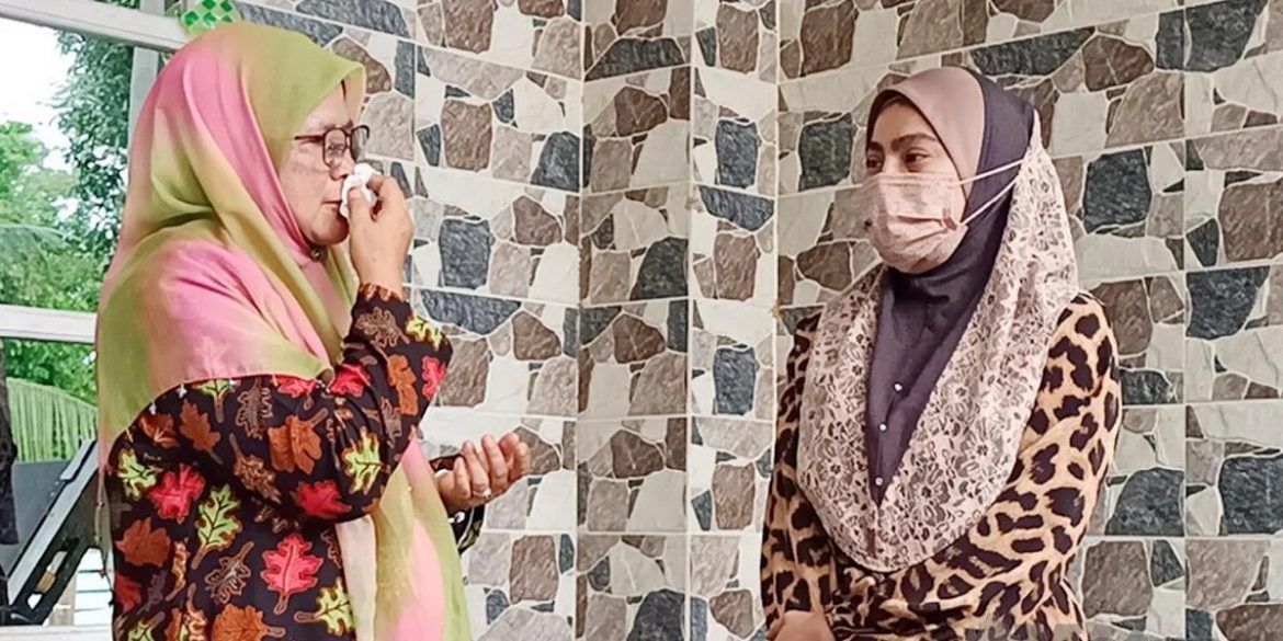 Rosnazirah ketika bertemu dengan Ahli Parlimen Tumpat