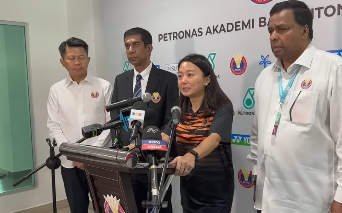 Menteri badminton