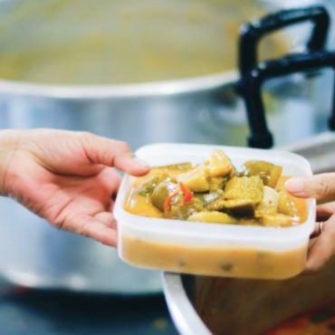 beri makan orang berpuasa