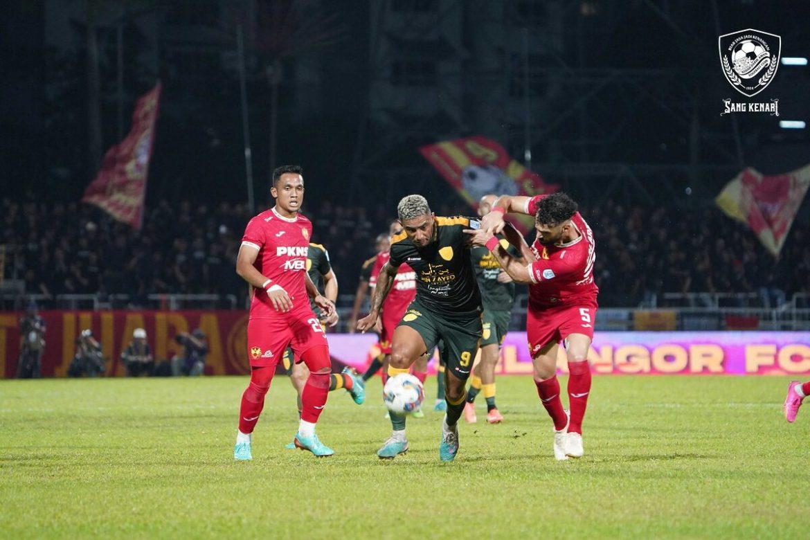 Azraai Khor Willian Lira