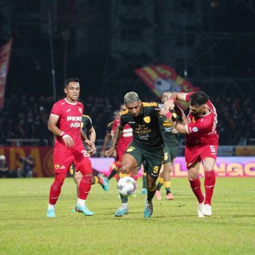 Azraai Khor Willian Lira