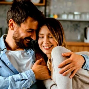 TUBUH ISTERI SUAMI SUKA