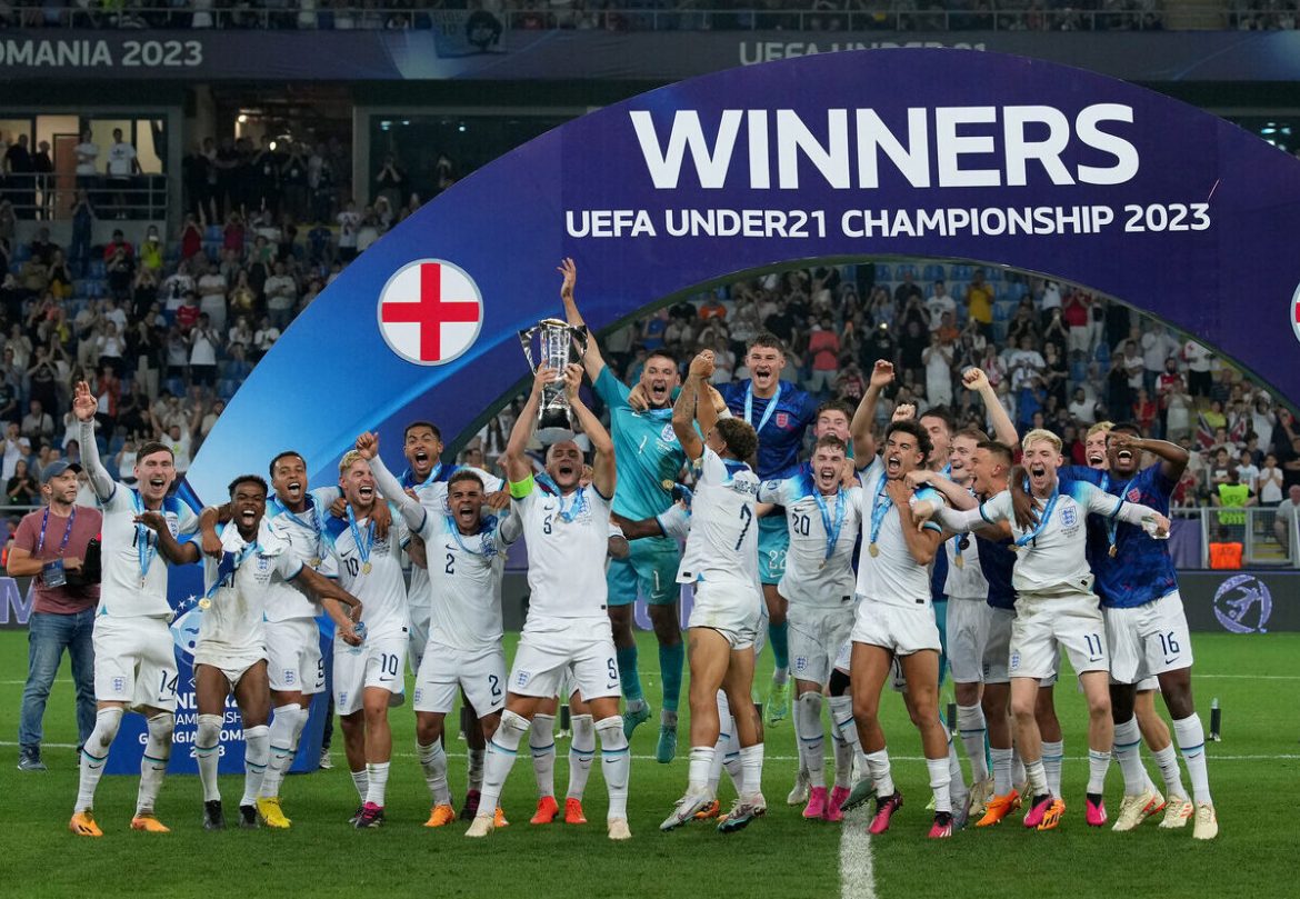 England B-21