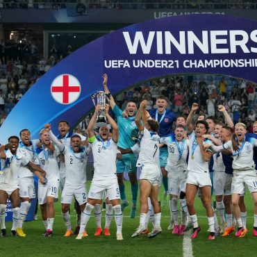 England B-21