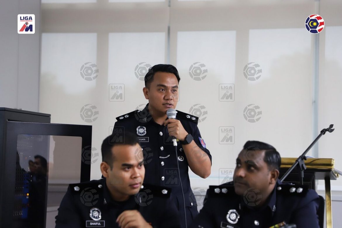 Polis final piala fa
