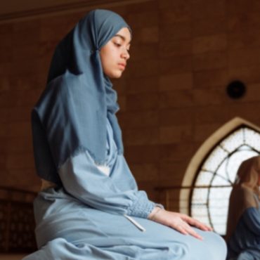 HUKUM SOLAT KETIKA AZAN