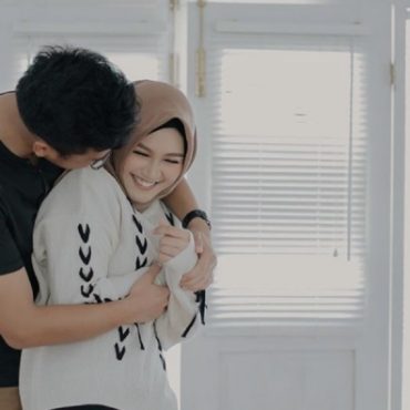 peluk isteri