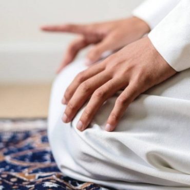 HUKUM MELEWATKAN SOLAT