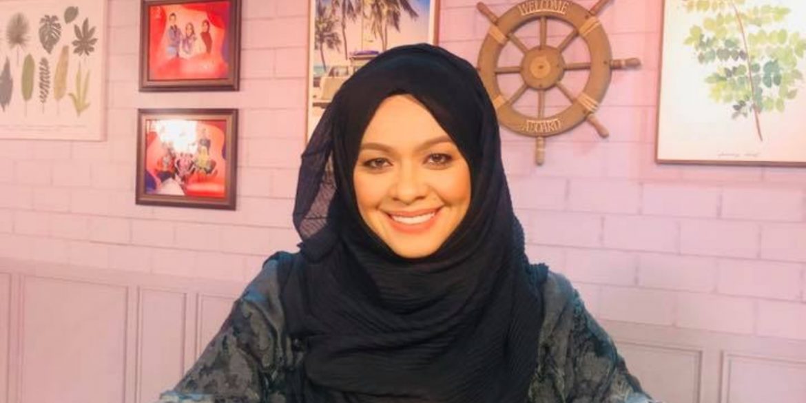Ustazah Sharifah Khasif tegur trend 'tudung terbang'.