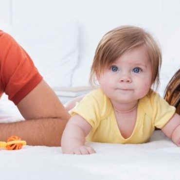 tips rangsang bayi merangkak