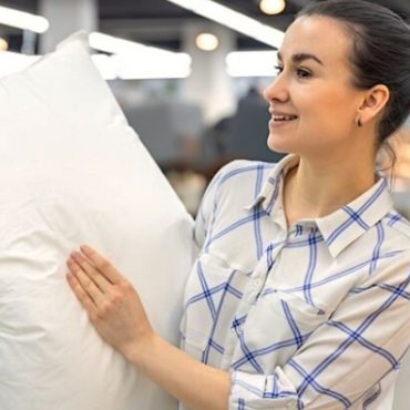 tips memilih bantal