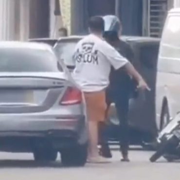 Polis tahan pemandu Mercedes halang penguatkuasa.