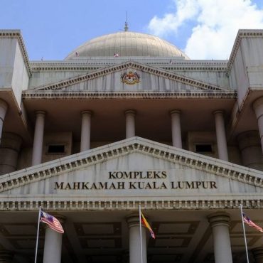 Warga emas dianugerah RM1.15 juta selepas tanah diceroboh DBKL untuk bina longkang monsun.