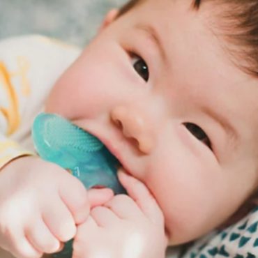 bayi tumbuh gigi