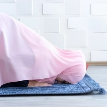 SEMBAHYANG NAMPAK KAKI