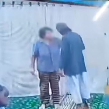 Tak Puas Hati Bacaan Imam & Bilal, Wanita 'Serang' Masjid Didapati Sakit Mental