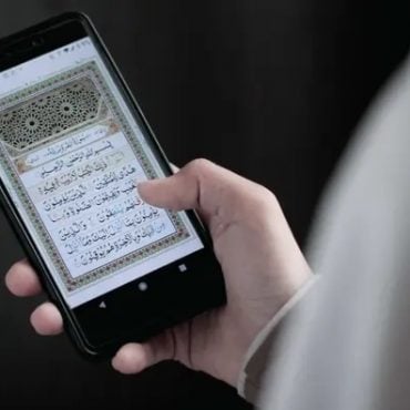 BACA AL-QURAN DI TELEFON