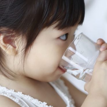 MINUM AIR KOSONG