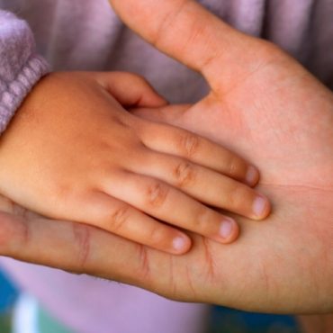 HUKUM MENGAMBIL ANAK ANGKAT