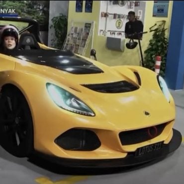 'Lain Macam Props' – Ramai Terkejut Sharifah Bawa Sportcar Semasa Berlakon