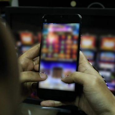 Tipu NGO Dakwa Tak Mampu Bayar Yuran Universiti, Pelajar 'Kantoi' Guna RM5,000 Berjudi Online