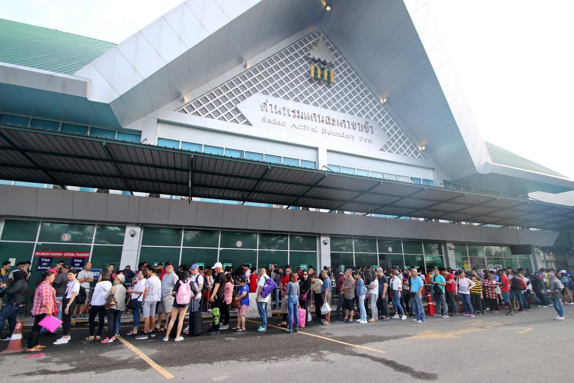Pakar Ekonomi Beri Amaran Ringgit Akan Melemah, Kesan Rakyat Malaysia Belanja RM130 Juta Di Luar Negara