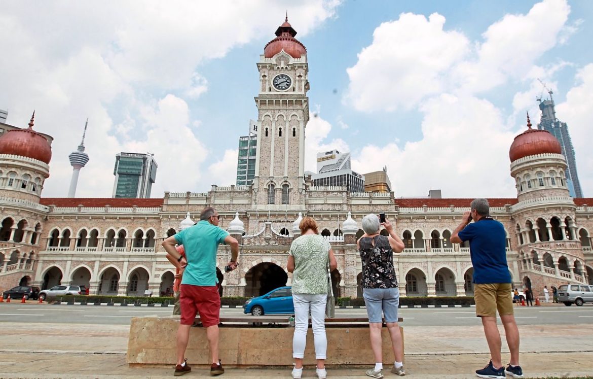 Rakyat amerika pilih Malaysia kerna negara mereka sudah tidak aman.