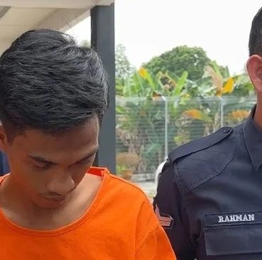 Lelaki cari hantu