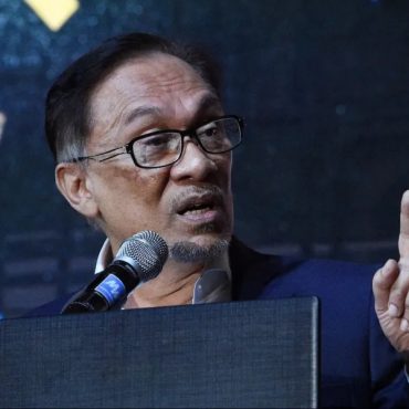 'Bank Perlu Bayar Balik Duit Mangsa Scammer Jika Terdapat Kecuaian' – Anwar Ibrahim