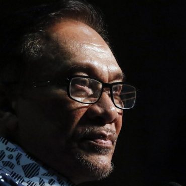 'Tiga Institusi Ini Sedang Teliti Kenaikan Premium Insurans Perubatan' – Anwar Ibrahim