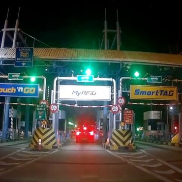 'Jangan Rapat-Rapat' – Lelaki Ini Kongsi Taktik 'Scam' Lorong Tol RFID