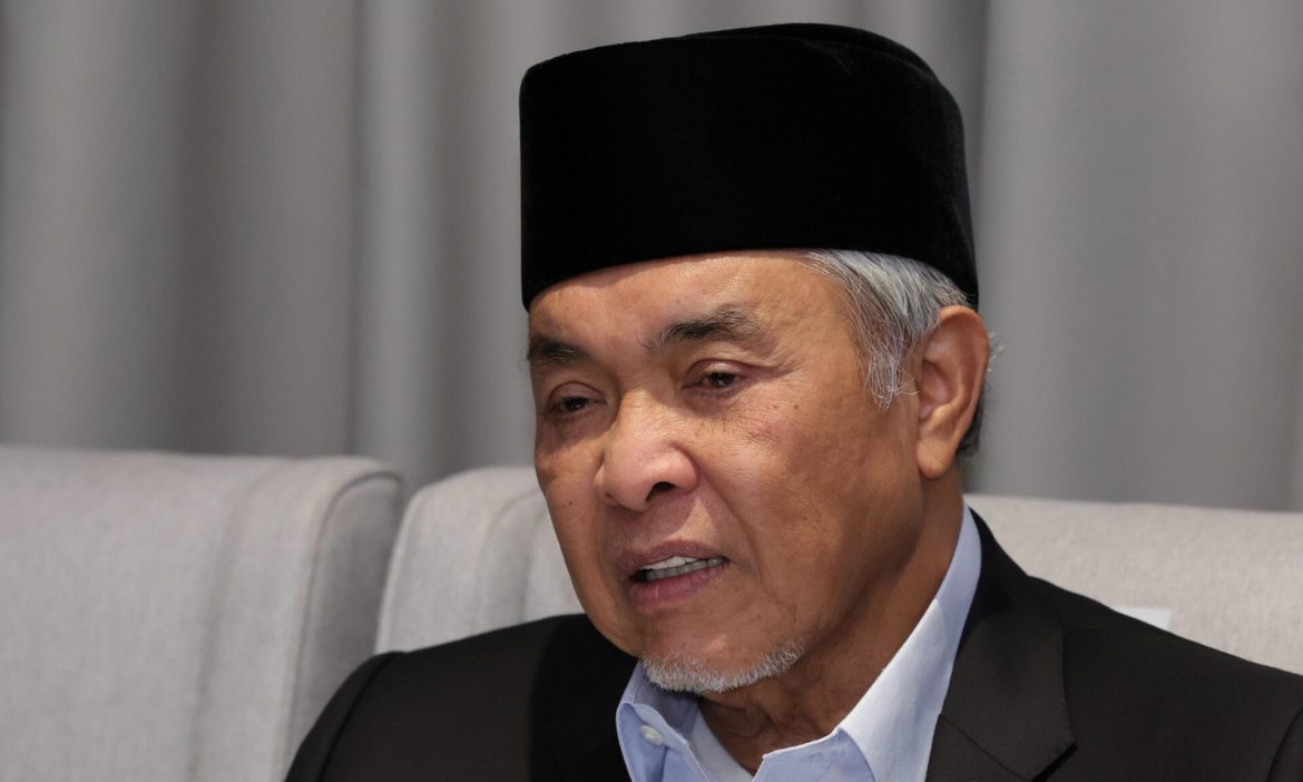 'Jangan Guna Tangan Sendiri Untuk Pertahan Maruah Keluarga' – Zahid Hamidi Nasihat Anak, Keluarga OKU Dipukul