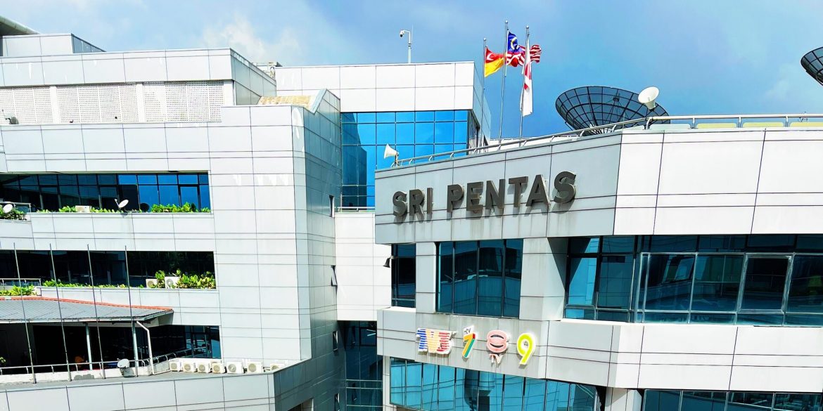 Era Tiga Dekad Berakhir, Sri Pentas Ditutup Sepenuhnya