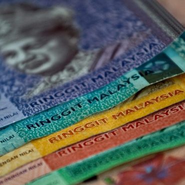 LHDN Digesa Pantau Influencer, Founder Kosmetik Tayang Duit Semasa Buat 'Live'