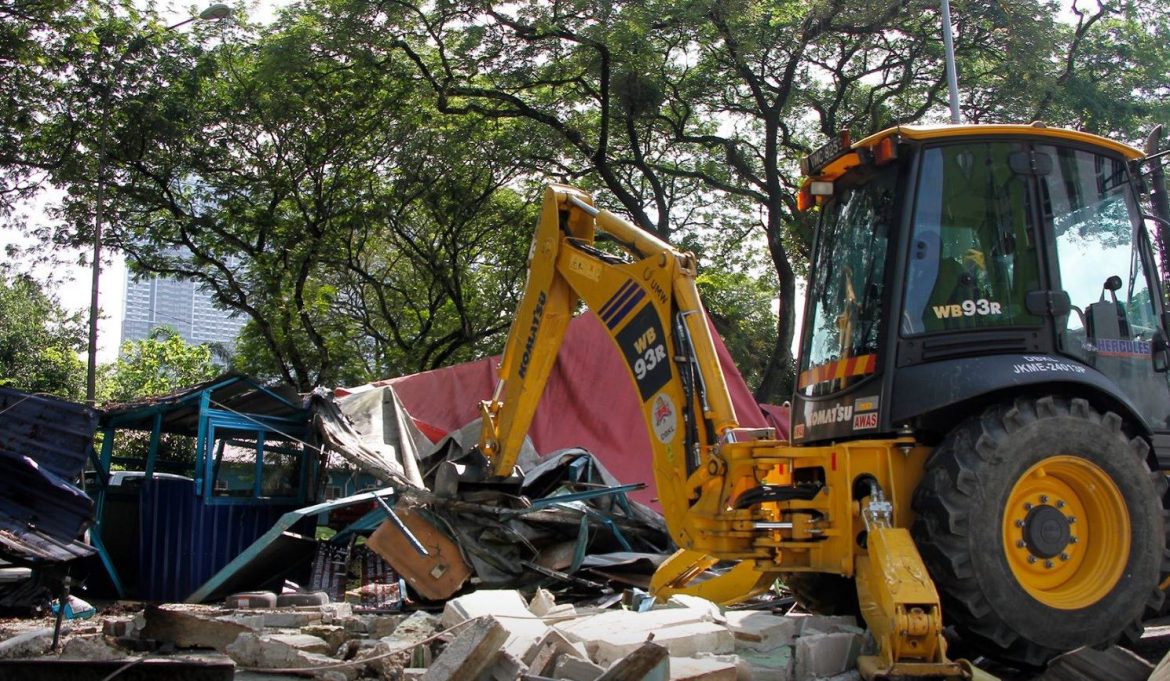 robohkan 2 buah gerai