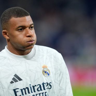 psg masih tak bayar gaji mbappe