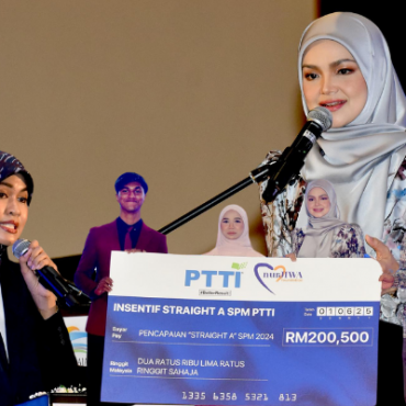 Yayasan Siti Nurhaliza Beri Insentif RM500 Kepada Pelajar PTTI ‘Straight A’ SPM