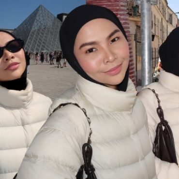 Wanita ‘Back Up’ Aina Abdul Pakai Jaket Ketika Musim Panas – ‘Angin Pun Sejuk’