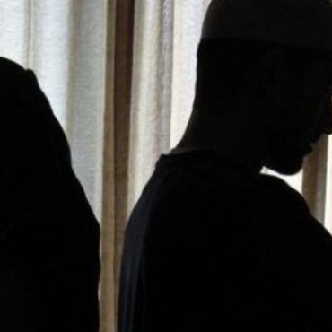Tiduri 4 Lelaki, Suami Halau Isteri Lepas Setahun Kahwin