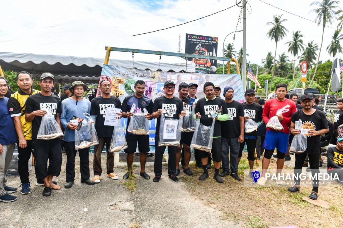 Pesta Menjala Sungai Dong Angkat Nilai Sungai Sebagai Khazanah Alam, 50,000 Ikan Dilepaskan!