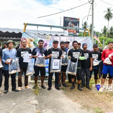Pesta Menjala Sungai Dong Angkat Nilai Sungai Sebagai Khazanah Alam, 50,000 Ikan Dilepaskan!