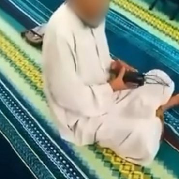PU Azhar Kecewa Mak Cik Surau 'Sound', Halau Abah Sedang Iktikaf