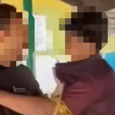 'Mana Adab Dengan Guru?' Tular Video Pelajar Biadap Cuba Tumbuk Muka Cikgu Sendiri