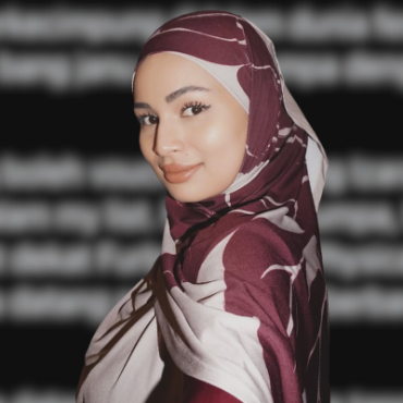 Pereka Fesyen Puji Sikap Izara Aishah, Datang Awal ‘Shooting’ & Belanja Krew Makan – ‘Dia Siap Salam Cium Tangan’