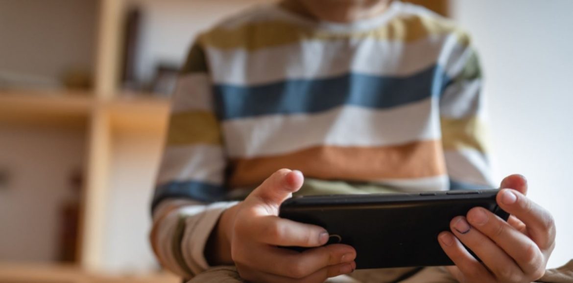 Isteri 'Back Up' Suami 'Grooming' Kanak Kanak Lelaki, Netizen Harap Ayah Mangsa Jangan Tarik Balik Kes