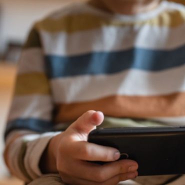 Isteri 'Back Up' Suami 'Grooming' Kanak Kanak Lelaki, Netizen Harap Ayah Mangsa Jangan Tarik Balik Kes